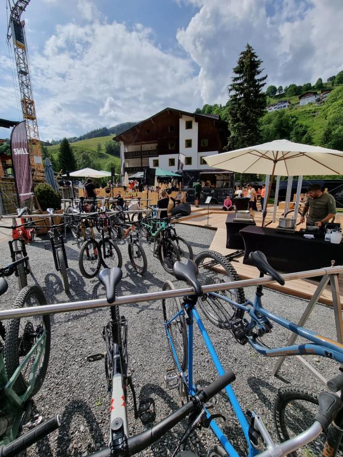 Skill Mountain Lodge - Ski Und Bike Hostel Im Sommer Mit Joker Card 잘바흐 힌터글렘 외부 사진