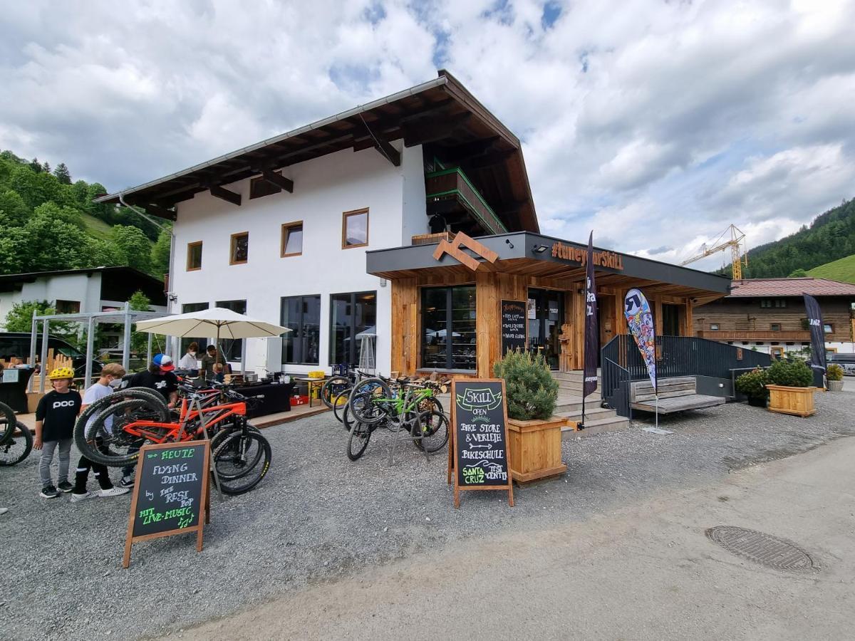 Skill Mountain Lodge - Ski Und Bike Hostel Im Sommer Mit Joker Card 잘바흐 힌터글렘 외부 사진